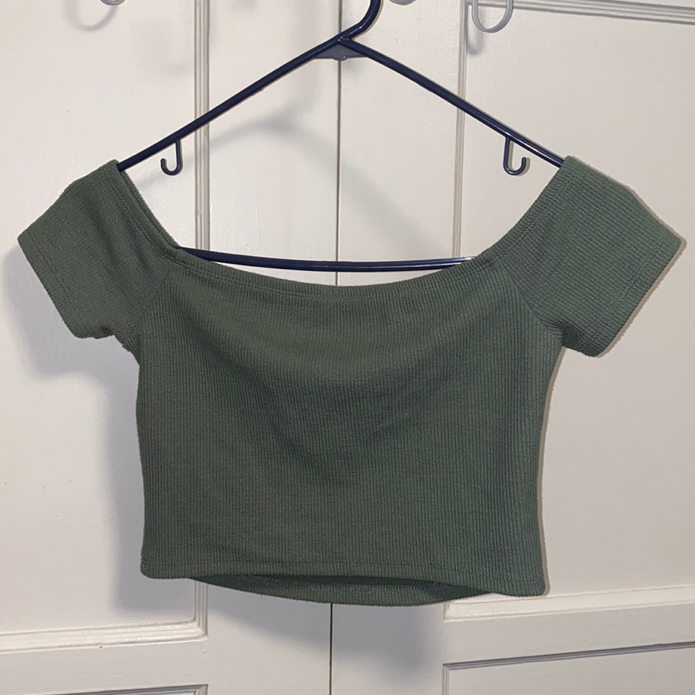 Hollister Small Light Olive Green Crop Top - Picture 3 of 9